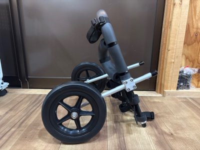 オーストラリアのワイヤーフォックステリア　スノーウィーちゃんの車椅子