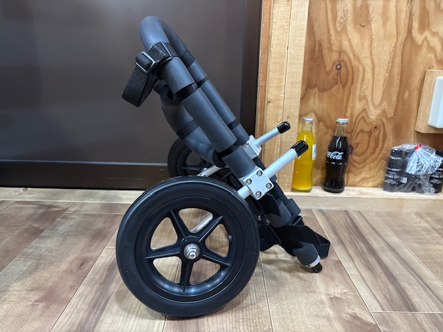 岡山県のコーギー　紫音(しおん)ちゃんの車椅子